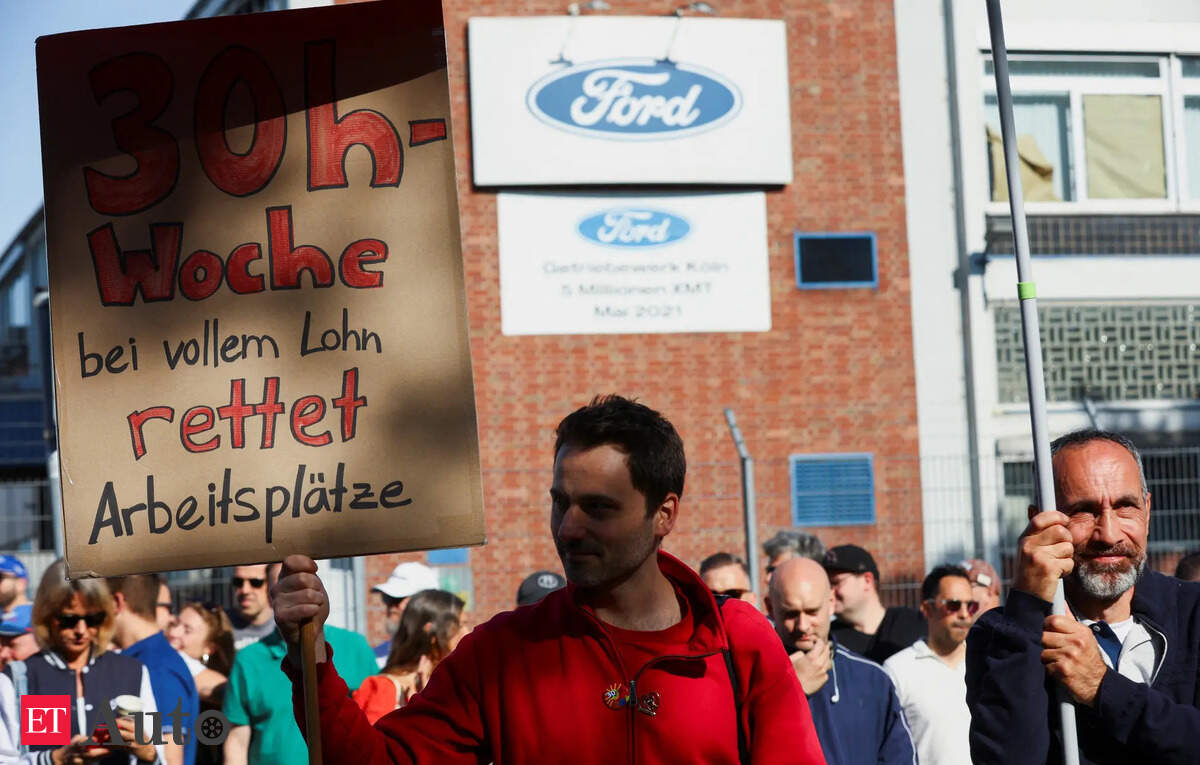 Workers strike in protest against job cuts at Ford Germany