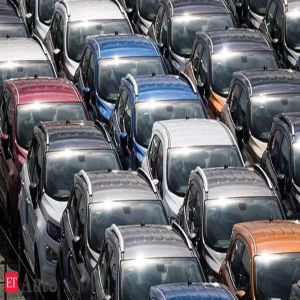 China, HK shares drop on US tariff concerns, auto makers tumble
