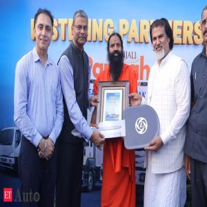 Ashok Leyland secures order for 250 trucks from Patanjali Parivahan