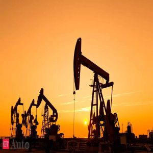 Oil rises on Iran, Russia and Canada supply concerns