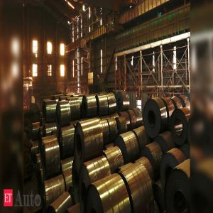 China's crude steel output falls, keeping industry on track for cuts